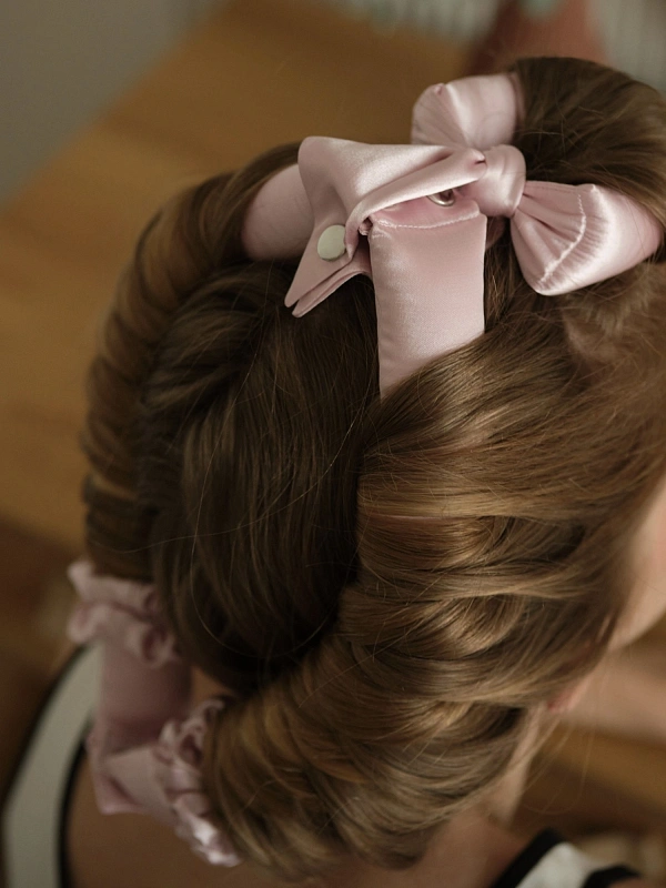 Мягкие бигуди из лебяжего пуха "Комплект jillas compact 300/34 светло-розовый" по цене ₽2,590, размеры 215х175х75, для волос От лопаток до пояса