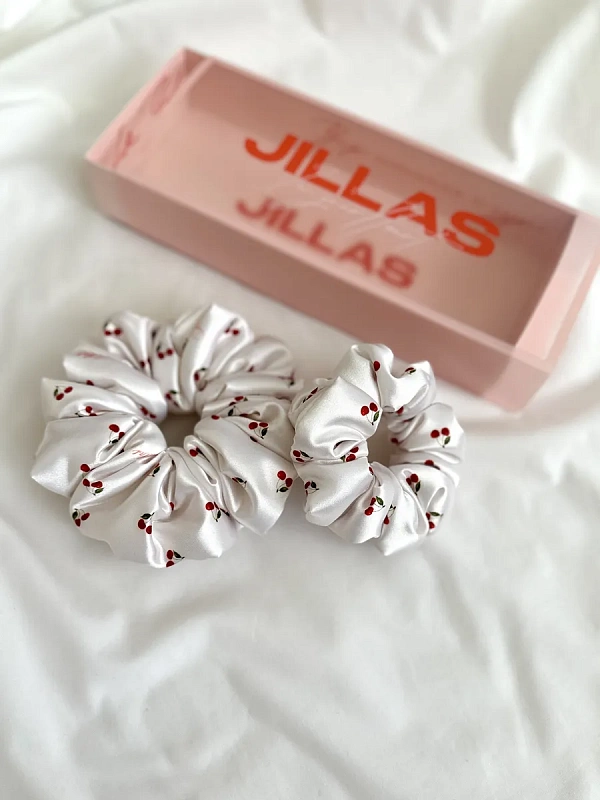 Резинки для волос jillas объемные, 2шт (M и L), вишня на бежевом - аксессуар для локонов по цене ₽1,690, материал Синтетическая ткань