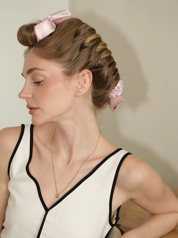 Мягкие бигуди из лебяжего пуха "Комплект jillas compact 300/34 светло-розовый" по цене ₽2,590, размеры 215х175х75, для волос От лопаток до пояса