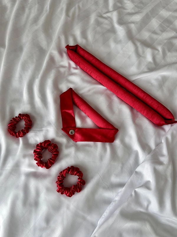 Мягкие бигуди из лебяжего пуха "Комплект jillas classic compact 2.0, красный" по цене ₽2,290, размеры 255х105х50, для волос От лопаток до пояса