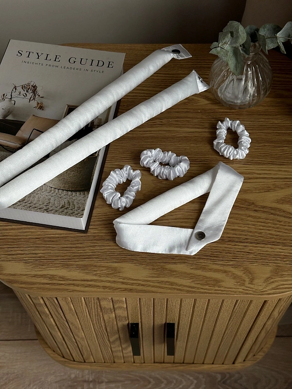 Мягкие бигуди из лебяжего пуха "Комплект jillas classic compact 2.0, белый" по цене ₽2,290, размеры 255х105х50, для волос От лопаток до пояса