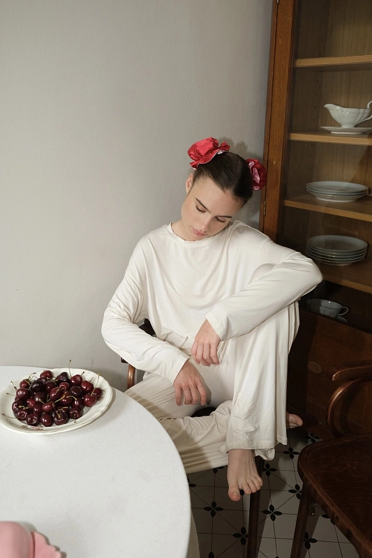 Мягкие бигуди из лебяжего пуха "Комплект jillas slim compact красный" по цене ₽1,990, размеры 200х80х20, для волос От каре до пояса