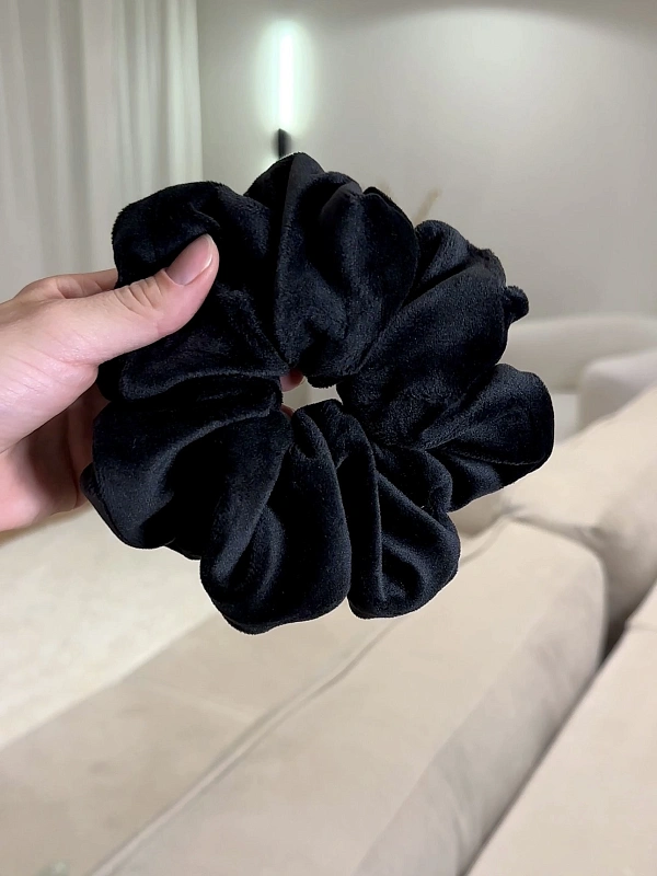Резинка для волос jillas из велюра, L, черный - аксессуар для локонов по цене ₽990, материал Синтетическая ткань
