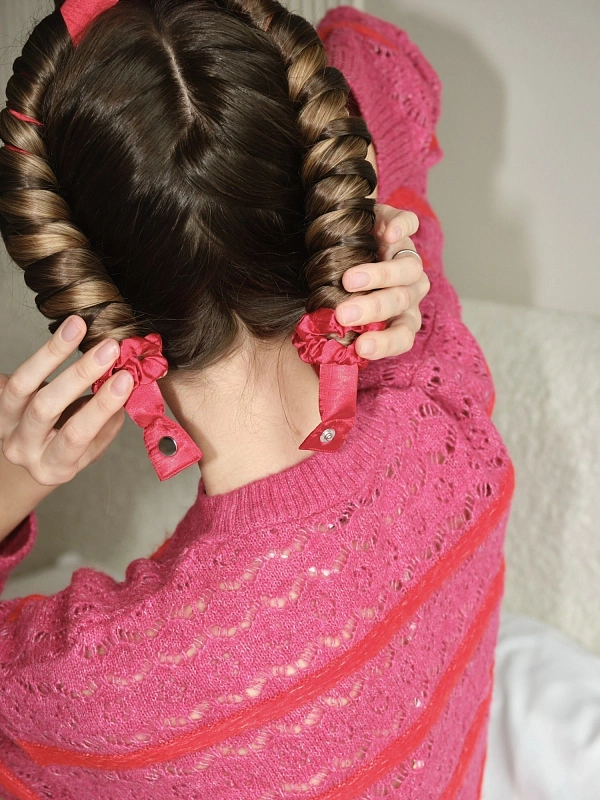 Мягкие бигуди из лебяжего пуха "Комплект jillas classic compact 2.0, красный" по цене ₽2,290, размеры 255х105х50, для волос От лопаток до пояса