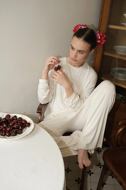 Мягкие бигуди из лебяжего пуха "Комплект jillas classic compact красный" по цене ₽1,990, размеры 250х100х45, для волос От лопаток до пояса