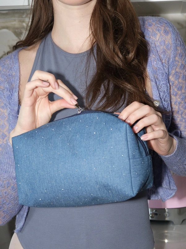 Косметичка jillas джинсовая со стразами, светло-голубой по цене ₽1,890, размеры 300х200х30