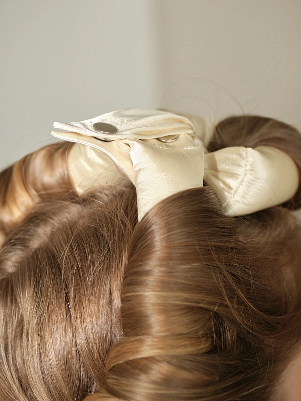 Мягкие бигуди из лебяжего пуха "Комплект jillas compact 300/34 молочный" по цене ₽2,590, размеры 215х175х75, для волос От лопаток до пояса