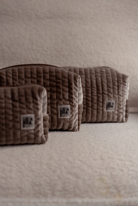 Косметичка jillas из бархата, M, Cacao по цене ₽1,990, размеры 300х200х30