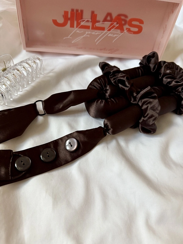 Мягкие бигуди из лебяжего пуха "Комплект jillas classic elegant с пуговицами, коричневый" по цене ₽1,890, размеры 255х105х50, для волос От лопаток до пояса