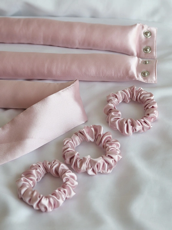 Мягкие бигуди из лебяжего пуха "Комплект jillas compact 300/34 светло-розовый" по цене ₽2,590, размеры 215х175х75, для волос От лопаток до пояса