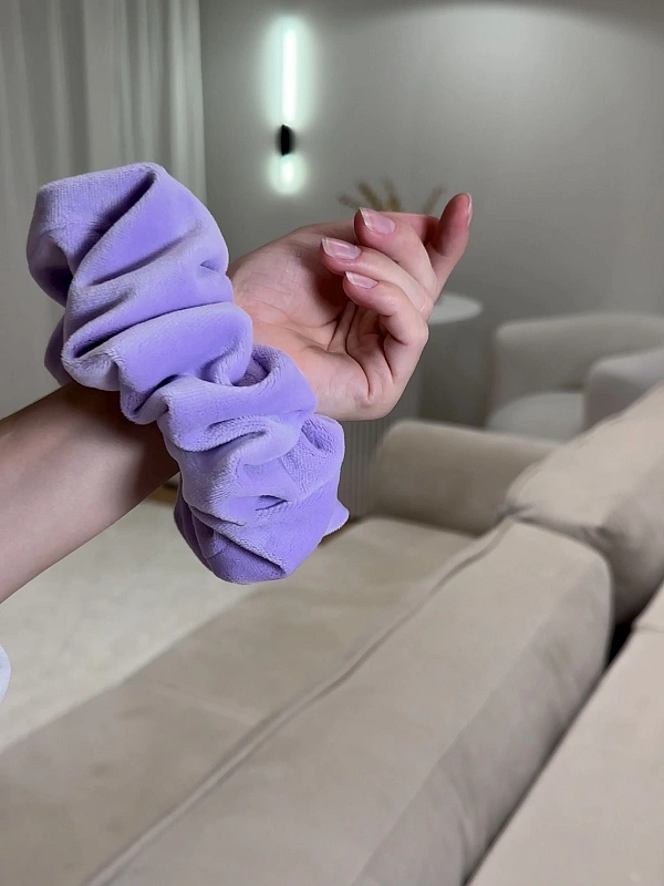 Резинка для волос jillas из велюра, L, лавандовый - аксессуар для локонов по цене ₽990, материал Синтетическая ткань