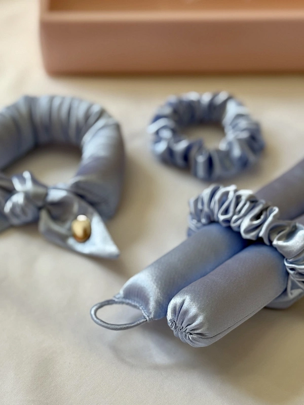 Мягкие бигуди из лебяжего пуха "Комплект jillas unicorn (23/420), голубой" по цене 1&nbsp;790 ₽, размеры 255х105х50, для волос От лопаток до пояса