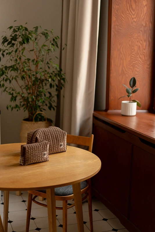 Косметичка jillas из бархата, L, Cacao по цене ₽2,090, размеры 350х250х30