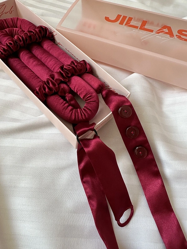 Мягкие бигуди из лебяжего пуха "Комплект jillas mini elegant с пуговицами, бордовый" по цене ₽1,890, размеры 235х85х40, для волос От плеч до пояса