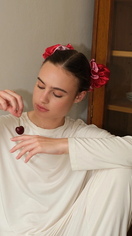 Мягкие бигуди из лебяжего пуха "Комплект jillas classic compact красный" по цене ₽1,990, размеры 250х100х45, для волос От лопаток до пояса